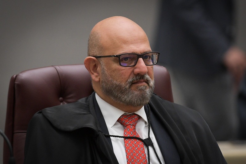 Foto colorida do Ministro Paulo Domingues